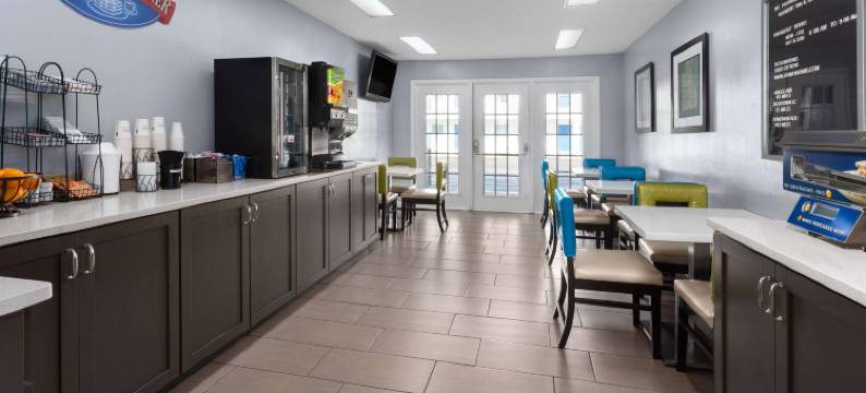 佐治亚洲不伦瑞克温德姆呗盟酒店(Baymont by Wyndham Brunswick GA)图片