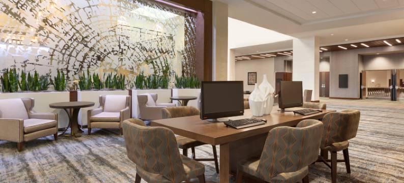 登顿会议中心希尔顿安泊套房酒店(Embassy Suites Denton Convention Center)图片