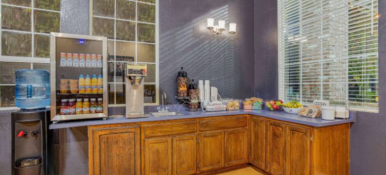 奥本温德姆速8酒店(Super 8 by Wyndham Auburn)图片