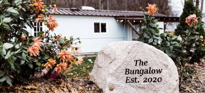 情侣浪漫乡村小屋，私密，桶式泳池，鸟类与野生动物(Couples Romantic Country Bungalow, Private, Stock Tank Pool, Birds, Wildlife)图片