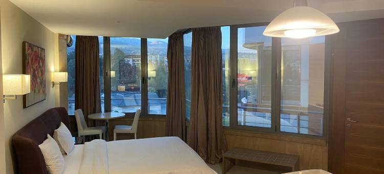 德罗拉套房酒店(Delora Hotel and Suites)图片