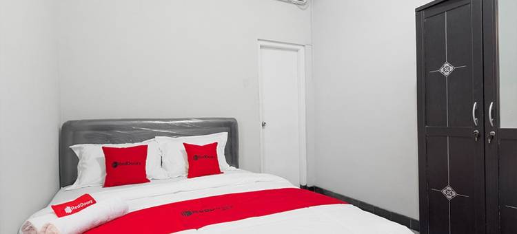 红多兹酒店-近塞拉克特图里斯巴提克2号(RedDoorz Near Batik Tulis Celaket 2)图片
