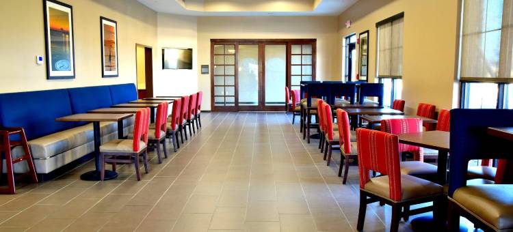彩虹泉附近舒适套房酒店(Comfort Suites Dunnellon Near Rainbow Springs)图片