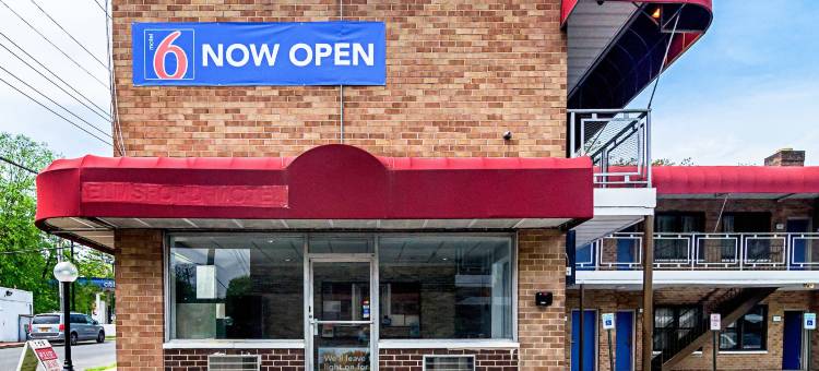 纽约埃姆斯福尔德白原 6 号汽车旅馆(Motel 6 Elmsford, NY - White Plains)图片