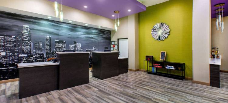 波莫纳拉昆塔温德姆酒店套房(La Quinta by Wyndham Pomona)图片