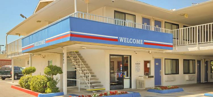 弗雷斯诺6号汽车旅馆- 黑石北(Motel 6 Fresno, CA - Blackstone North)图片