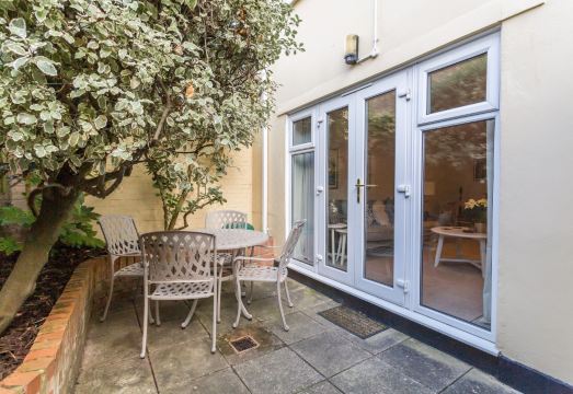 3Br Central Patio Home with ParkingHotel Overview