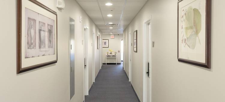 布林顿套房酒店(Brinton Suites)图片