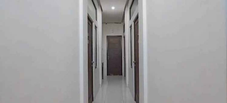 红多兹酒店-加鲁马斯(RedDoorz @ Galuh Mas)图片