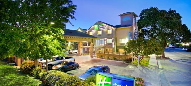 智选假日套房酒店帕索罗布尔斯的(Holiday Inn Express & Suites PASO ROBLES by IHG)图片