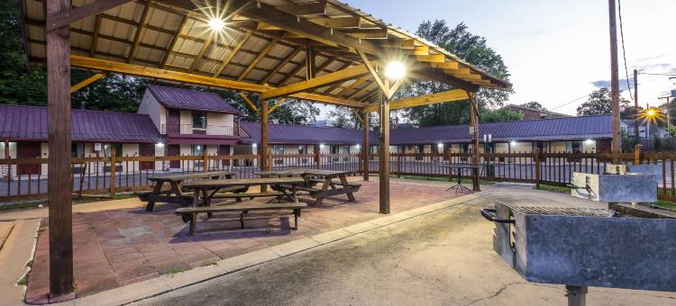 斯塔克维尔红顶酒店-大学(Red Roof Inn Starkville - University)图片