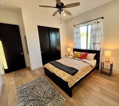 Luxury Modern farmhouse, Strong WiFi, Stunning Granite Mountain Views