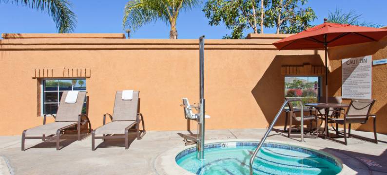 智选假日酒店及套房科罗娜(Holiday Inn Express & Suites CORONA by IHG)图片