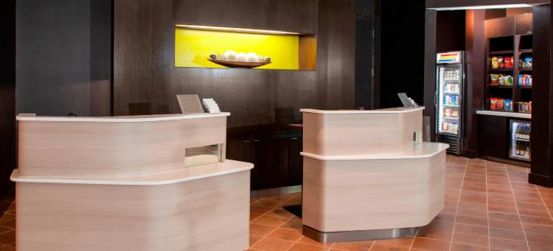 迪美市中心万怡酒店(Courtyard DeLand Historic Downtown)图片