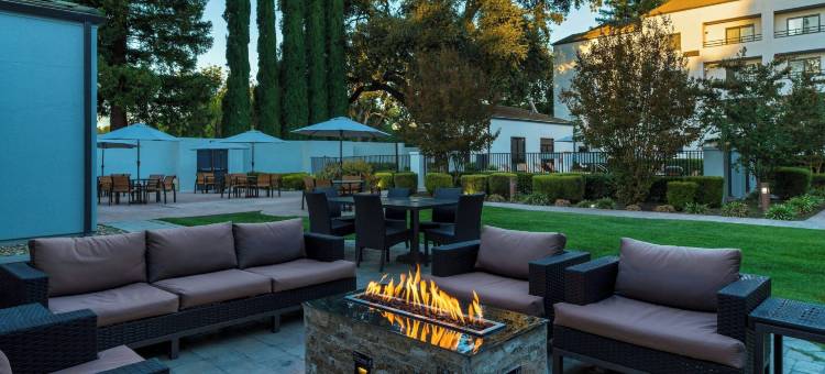 纳透马斯萨克拉门托机场万怡酒店(Courtyard Sacramento Airport Natomas)图片