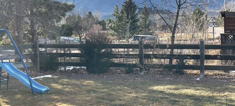 Family Time Basement Suite-Hot Tub, Playroom, Views, Yard, Fire Pit图片