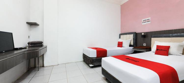 班查尔巴鲁近Q-Mall红多兹伊斯兰酒店(RedDoorz Syariah Near Q-Mall Banjarbaru)图片