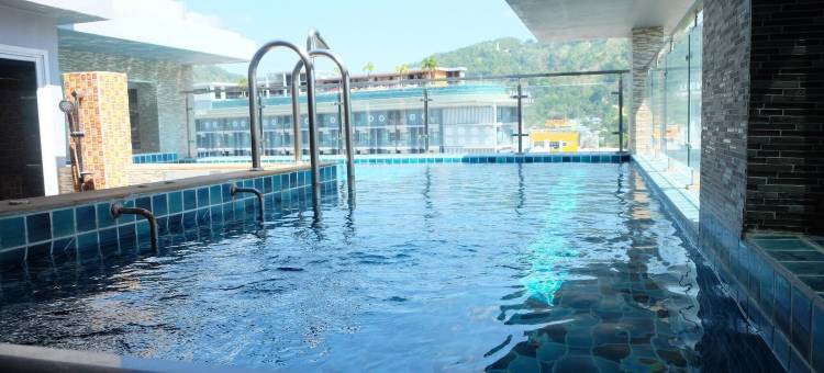 靠近步行街的私人按摩浴缸泳池套房(Private Jacuzzi Pool Suite Near Walking Street)图片