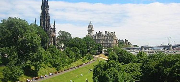GuestReady - 托尔克罗斯中心时尚两卧室公寓(GuestReady - Stylish 2Br in Heart of Tollcross)图片