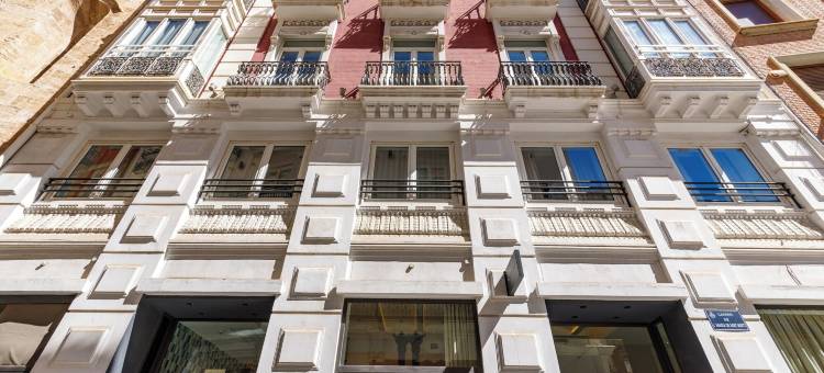 佩蒂特宫雷纳广场酒店(Petit Palace Plaza de la Reina)图片