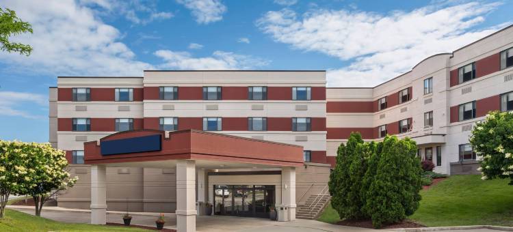 密尔沃基机场罗伊尔酒店(Royle Hotel Milwaukee Airport)图片