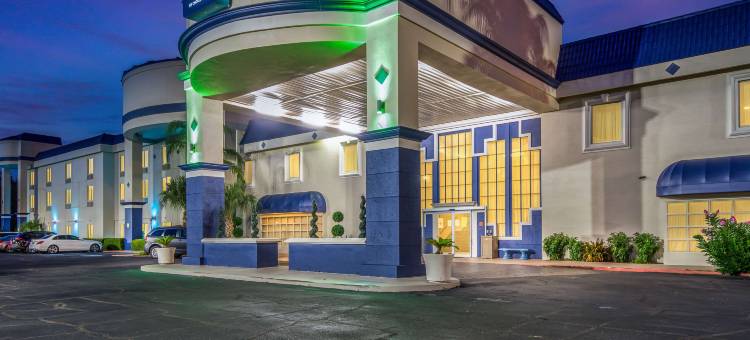 克拉丽奥酒店及套房-中央清水海滩(Clarion Inn & Suites Central Clearwater Beach)图片