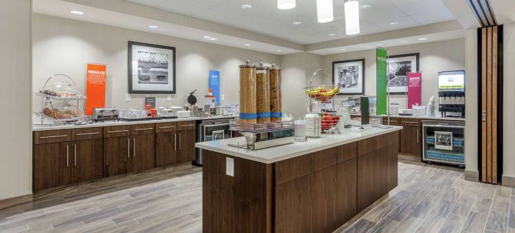 伯灵顿欢朋套房酒店(Hampton Inn & Suites Burlington)图片