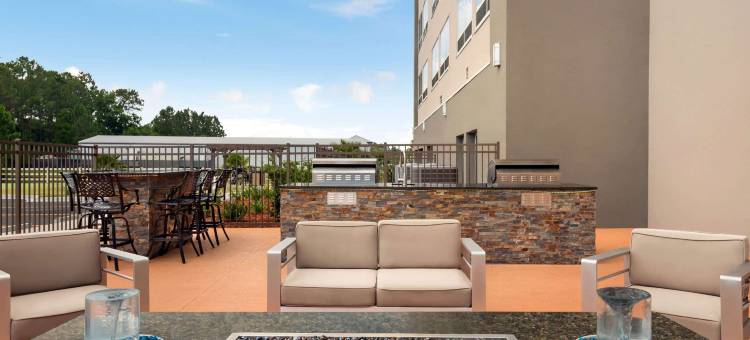 不伦瑞克金岛拉昆塔温德姆套房酒店(La Quinta Inn & Suites by Wyndham Brunswick/Golden Isles)图片