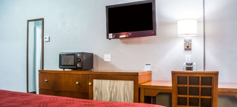 布鲁克波特伊克诺旅馆(Econo Lodge)图片