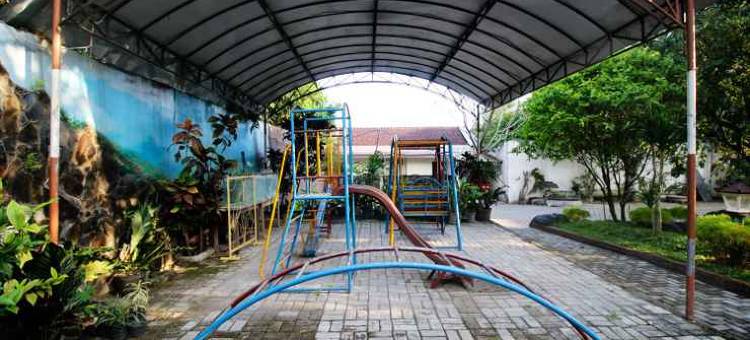 吉塔普里宾馆(Gita Puri RedPartner Blitar)图片