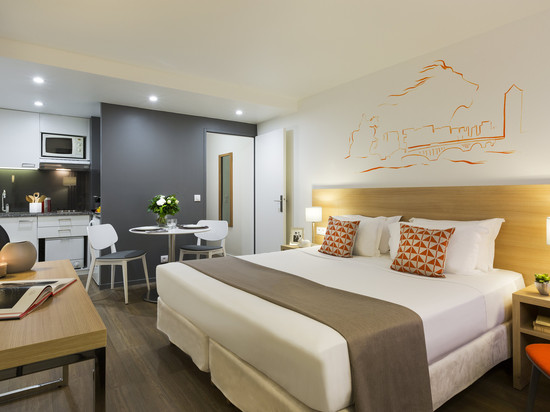 昂普半岛馨乐庭酒店(近索恩河畔)