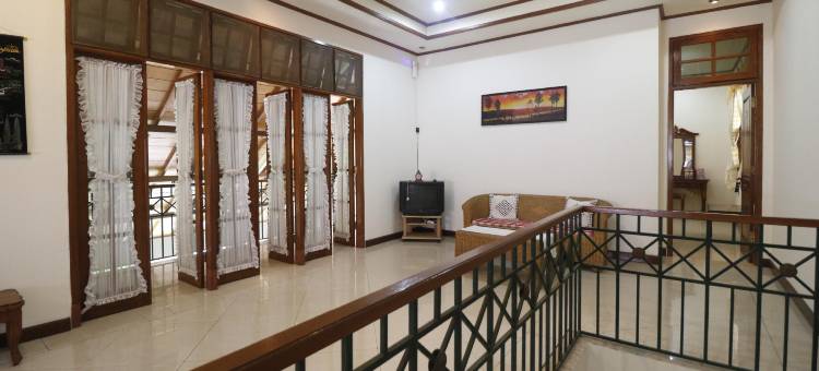 瑞德多兹回教酒店 - 近诗都阿佐哥罗达三角洲(RedDoorz Syariah Near Gelora Delta Sidoarjo)图片