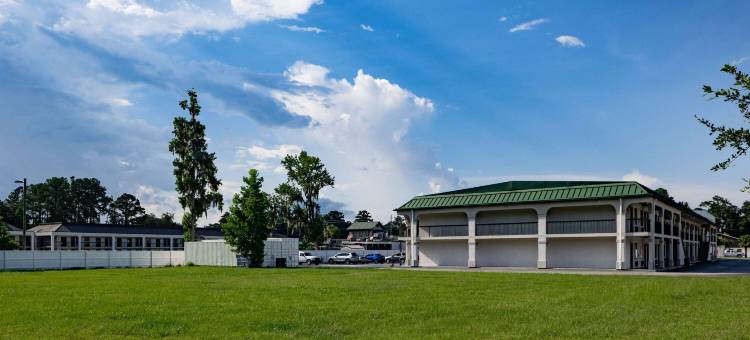 萨凡纳中城戴斯套房酒店(Days Inn & Suites by Wyndham Savannah Midtown)图片