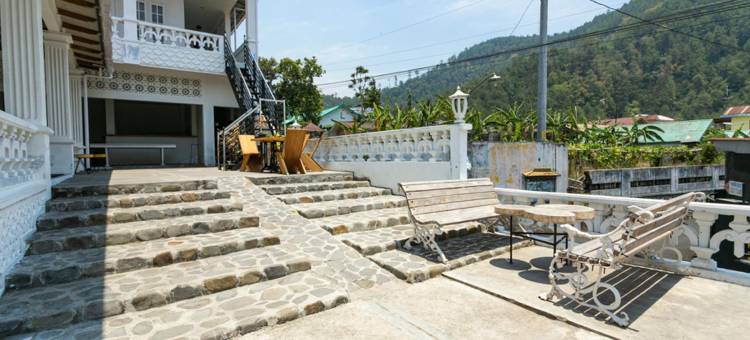 格罗约根塞武塔旺曼古附近的红门(RedDoorz Near Grojogan Sewu Tawangmangu)图片