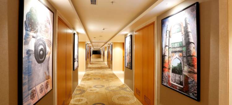 占西纳特拉吉萨洛瓦门廊酒店(Nataraj Sarovar Portico Jhansi)图片