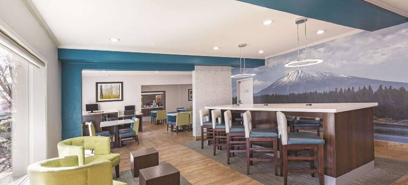 梅德福森特勒尔波因特拉昆塔温德姆套房酒店(La Quinta Inn & Suites by Wyndham Central Point - Medford)图片