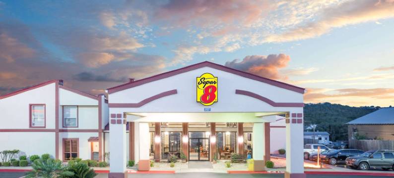 克尔维尔速8酒店(Super 8 by Wyndham Kerrville TX)图片