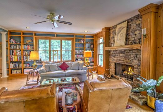 'The Wow House' - Sapphire Home w/ Deck & Views! Hotel Overview