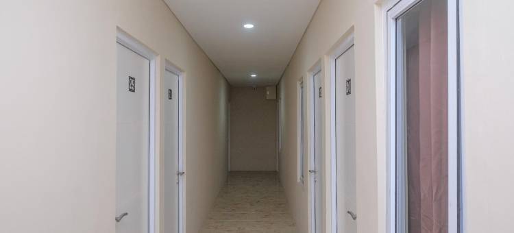 贾加尔索罗红多兹普拉斯酒店(RedDoorz Plus Near RS Jih Solo)图片