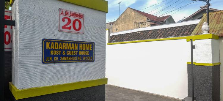 城市视野沙里亚卡达尔曼之家劳耶安红门酒店(Urbanview Syariah Kadarman Home Laweyan by RedDoorz)图片