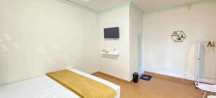 Adipura Guesthouse Syariah Mitra RedDoorz Near Terminal Nganjuk图片