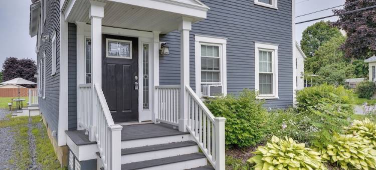 在卢特兰市中心更新的房子，靠近坡道(Updated Home in Heart of Rutland, Near Slopes)图片