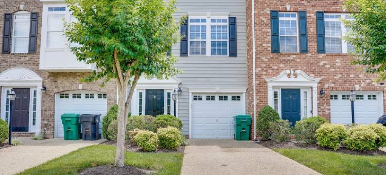 宽敞的机械城排屋带阳台！(Spacious Mechanicsville Townhome w/ Balcony!)图片