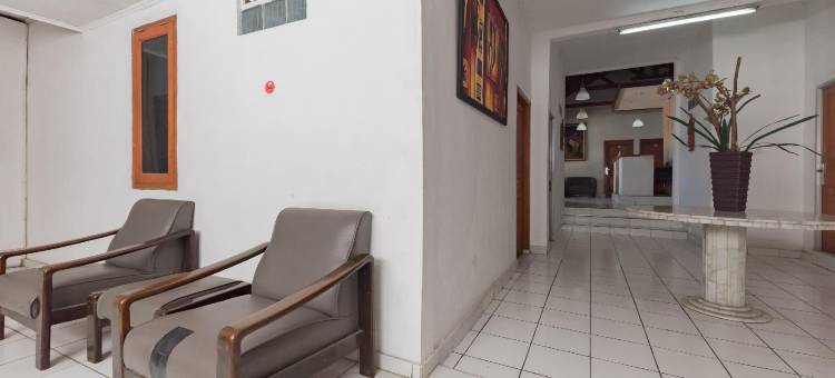 红多兹伊斯兰酒店-苏加武眉拉亚街(RedDoorz Syariah @ Jl Raya Sukabumi)图片