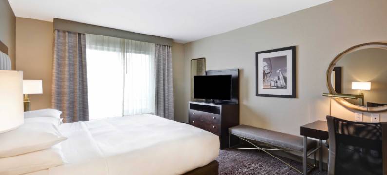 芝加哥中途机场希尔顿逸林酒店(Doubletree by Hilton Chicago Midway Airport)图片