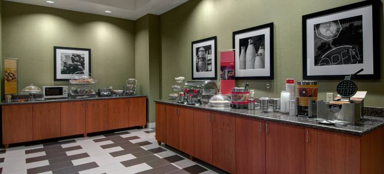 阿斯托里亚希尔顿欢朋套房酒店(Hampton Inn & Suites Astoria)图片