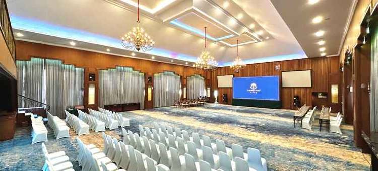 沙努尔皇家酒店(Royal Senyiur Hotel)图片