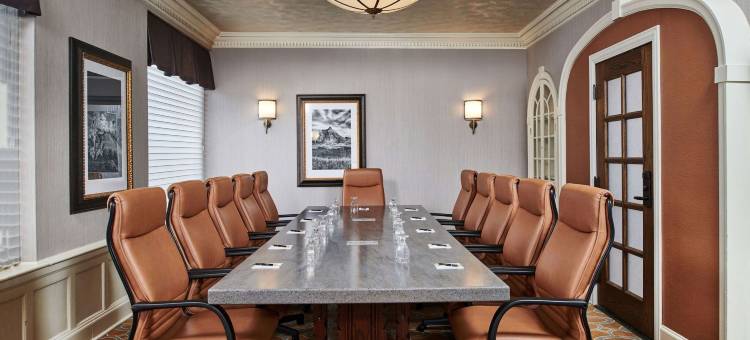 拉皮德城亚历克斯约翰逊希尔顿格芮精选酒店(Hotel Alex Johnson Rapid City, Curio Collection by Hilton)图片