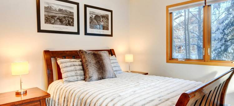 Breathtaking Mountain Views and Private Hot Tub - Luxurious Chalet Retreat图片