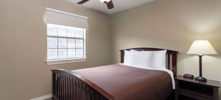 德克萨斯三河鹰巢酒店 - 温德姆旅屋(Eagle's Den Three Rivers Texas a Travelodge by Wyndham)图片